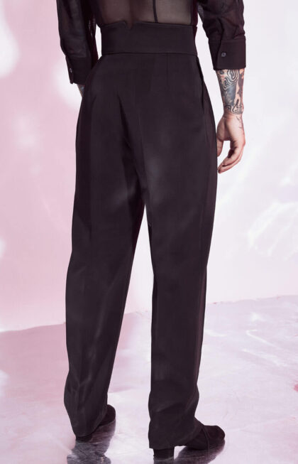 Menslatintrouser_wcorset_3